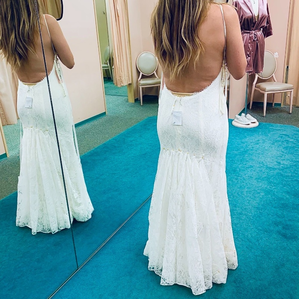 Brand new Galina trumpet/mermaid wedding dress. - Picture 6 of 8